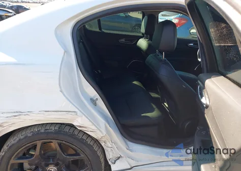 2021 Alfa Romeo Giulia Rwd z USA, uszkodzony, nr VIN ZARFAMANXM7641524